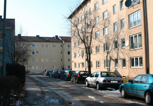 Gablonzer Str. 2 (rechts) Stand Anf.2005.jpg | © Dawonia