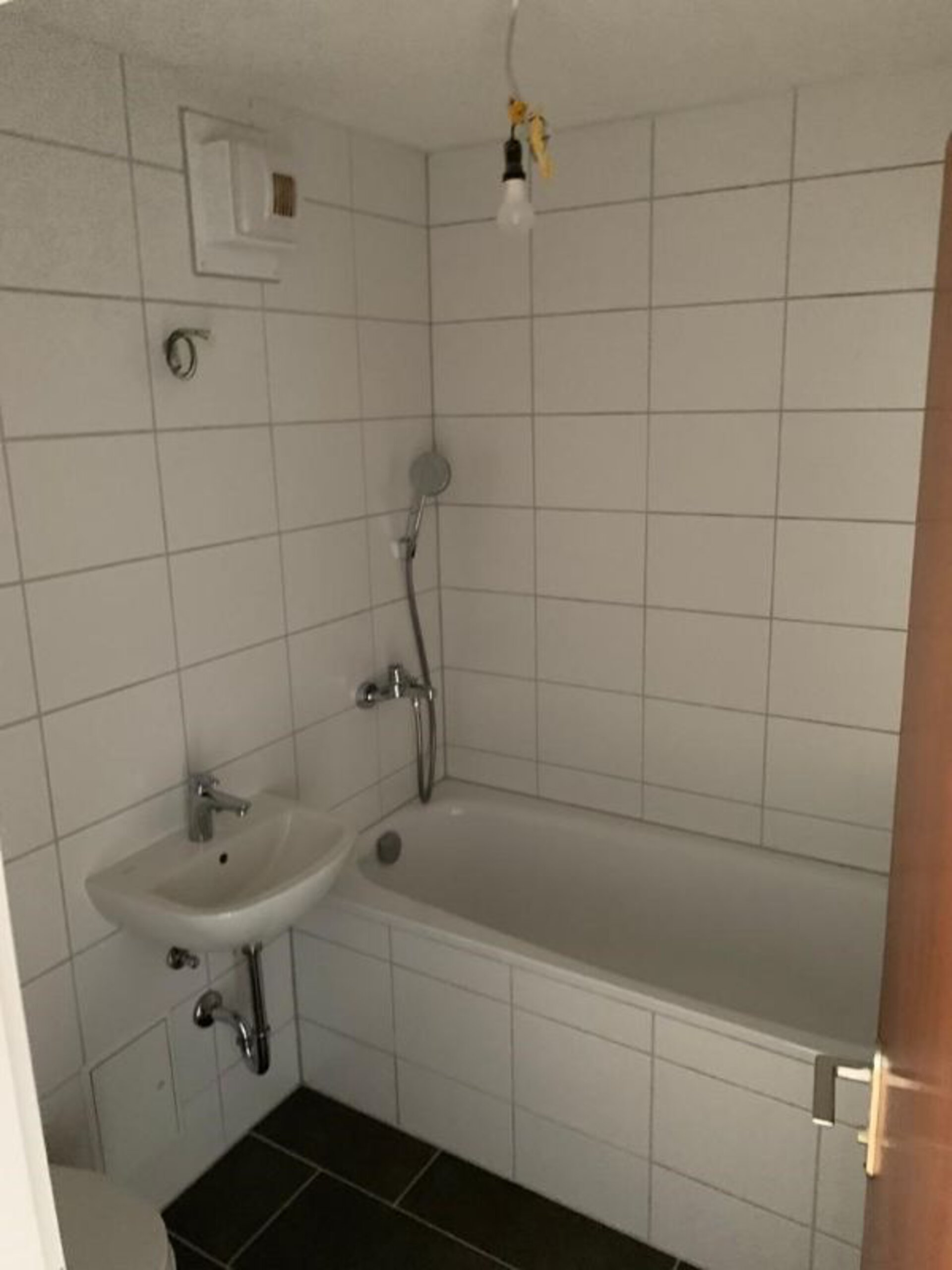 neues Bad mit Wanne | © Dawonia
